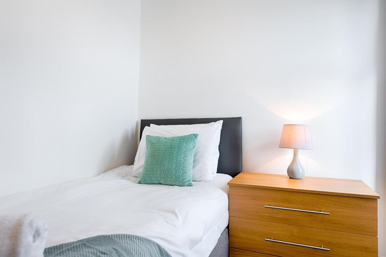 Walk To Swansea Stadium, 3 Rooms, Smart Tv'S Экстерьер фото
